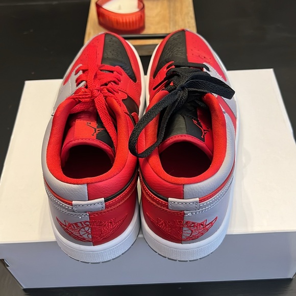 Jordan 1 Low SE “Joker” red/cement grey/black. Men’s 9 / Women’s 10.5
Mint - Picture 5 of 8